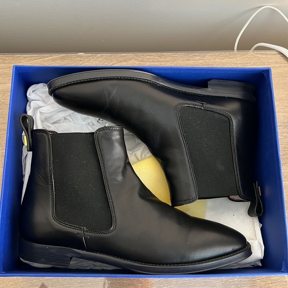 Stuart Weitzman Atom Boots Black Leather size 7.5 like-new condition - Picture 6 of 7